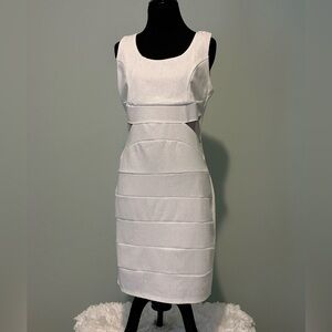 Elegant White Sleeveless Dress